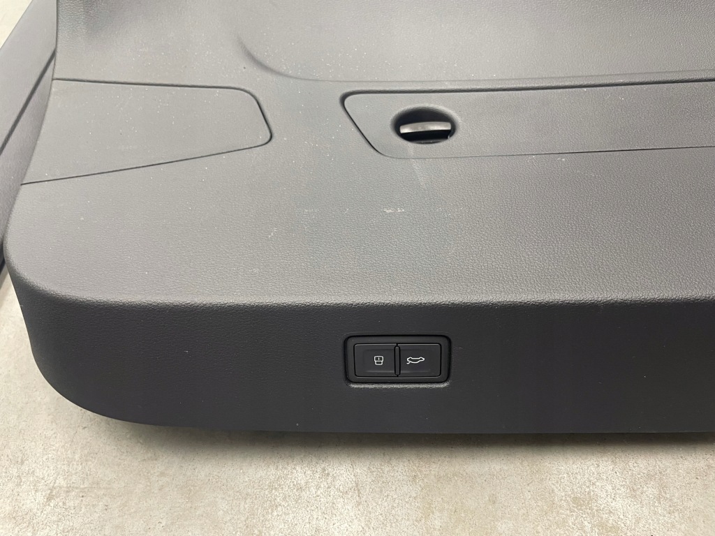 фото №4, Защита крышки багажника a7 c8 оригинал комплект