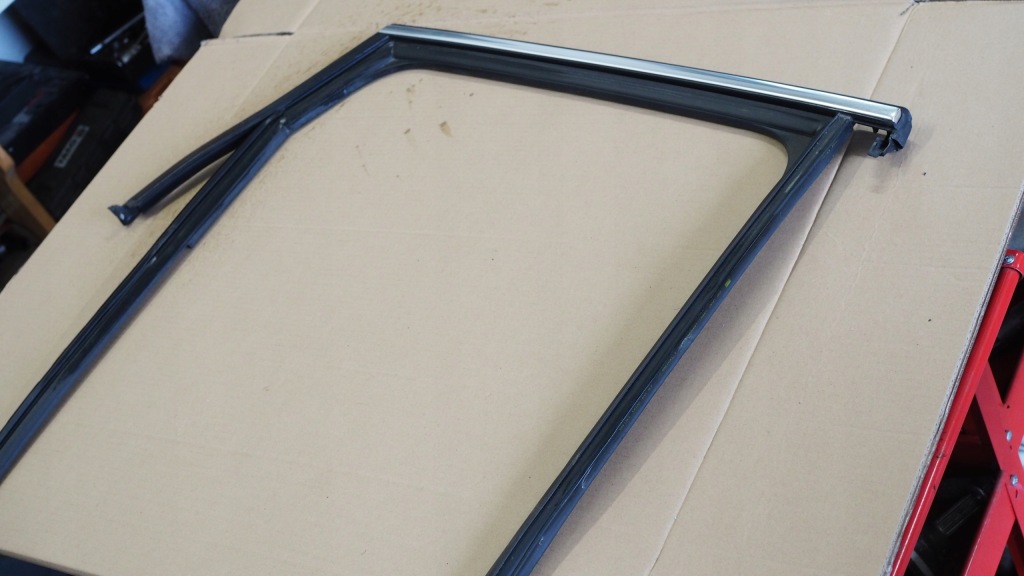 фото №1, Прокладка дверь хром seat ateca правый задняя 575839432r