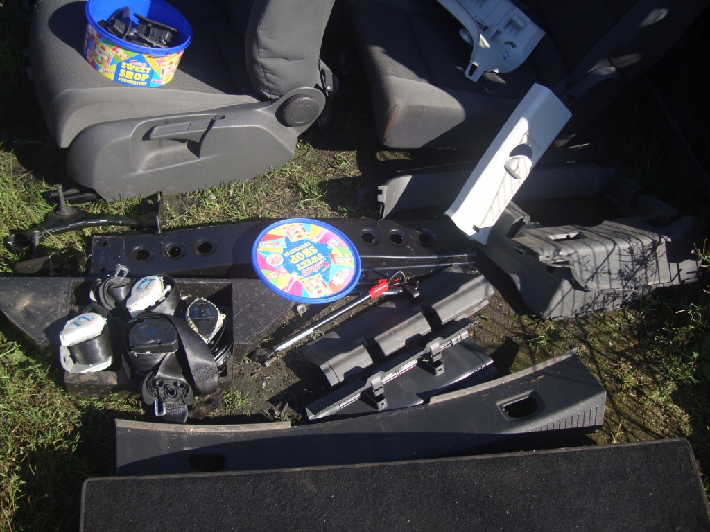 Сидіння заднє сидіння 7 осіб обшивки ремені перехідник van vw touran i lift 10-15 Недорого