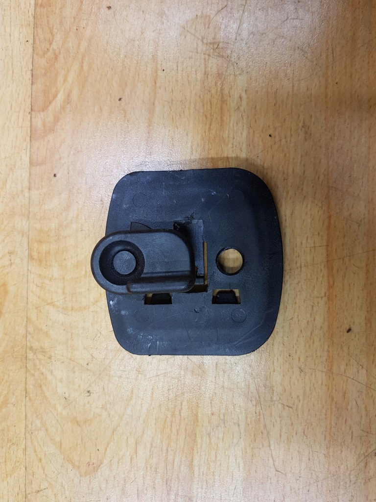 фото №1, Кронштейн трикутник попереджувальний mercedes clk w208