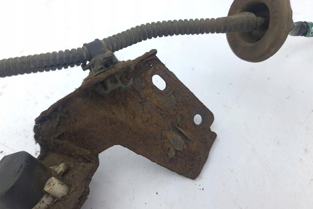 фото №7, Передний правый датчик уровня mitsubishi outlander ii cw_w 8303a052 2.3l