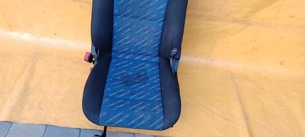 Сиденье левое  перед mercedes w202 95-00r niebiesko чёрный . Цена