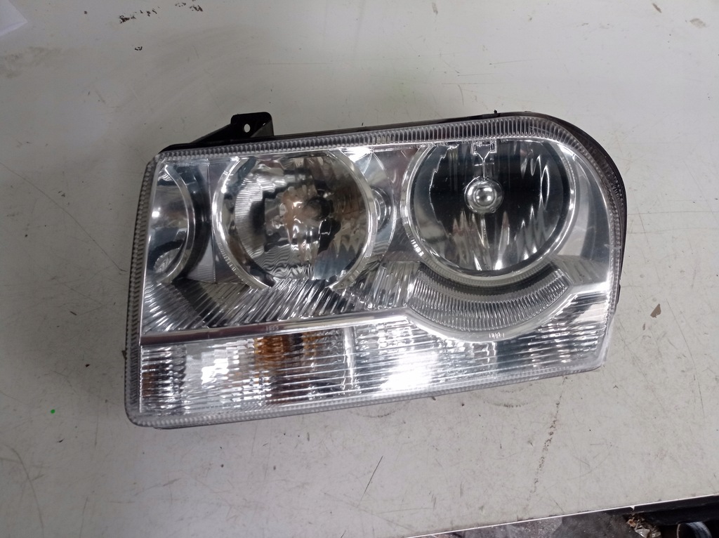 фото №1, Chrysler 300c лампа перед левая