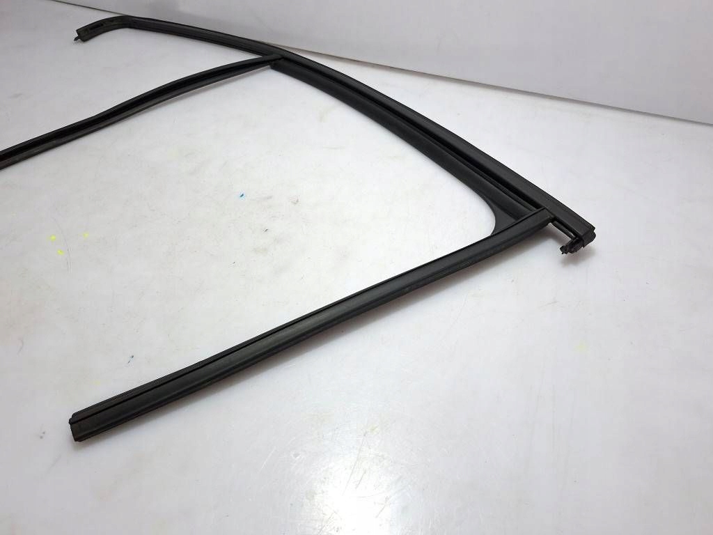 Skoda octavia mk3 5e 2016 прокладка скло двері задніх правих 5e5839432 в Україні