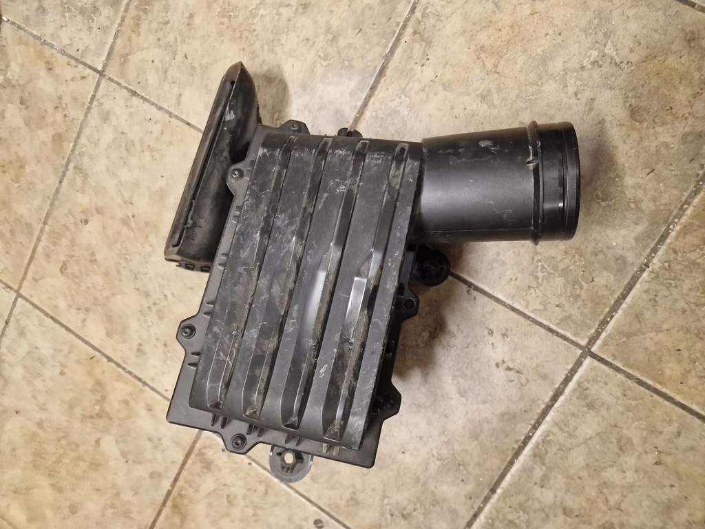фото №1, Корпус фильтра воздуха vw t-roc 5q0129601cc