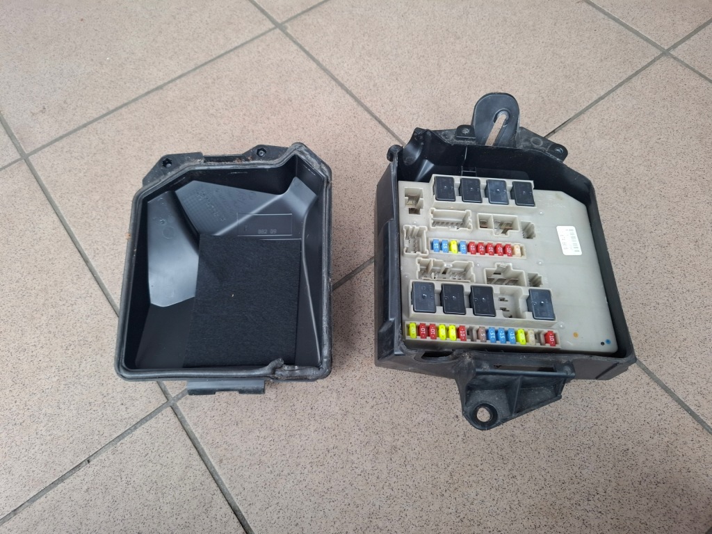 Коробка предохранителей upc renault clio 3 674661b r9d020840 Цена