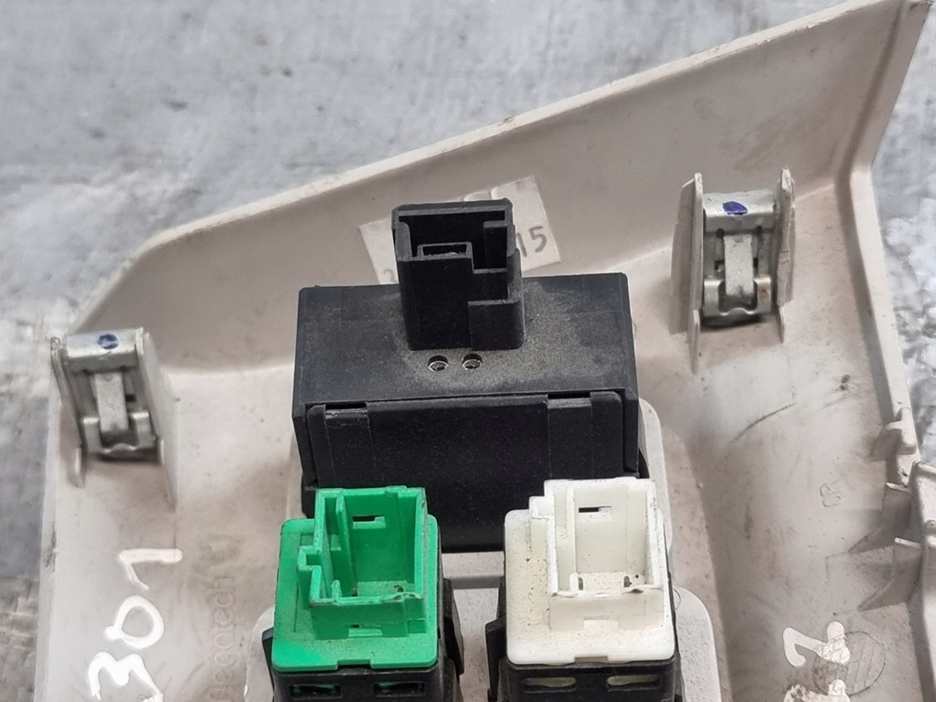 фото №16, Панель регулировки зеркал высоты света оригинальный номер 9674382577 peugeot 301 16r