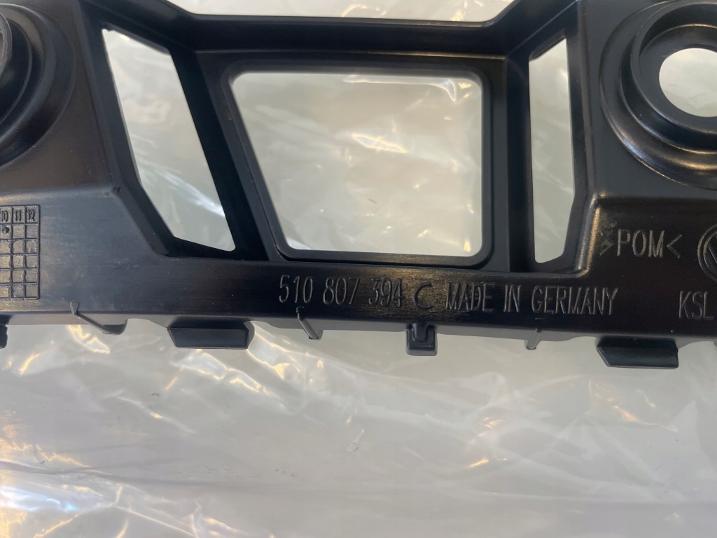 Направляющая кронштейн бампера правый левый задний  sportsvan 510807393c 510807394c оригинальный номер Недорого