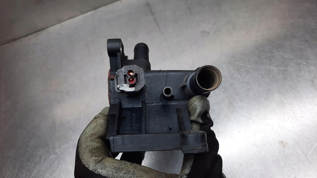 фото №5, Корпус термостата 6g9g-8k556-aa ford c-max 1.8b qqdb