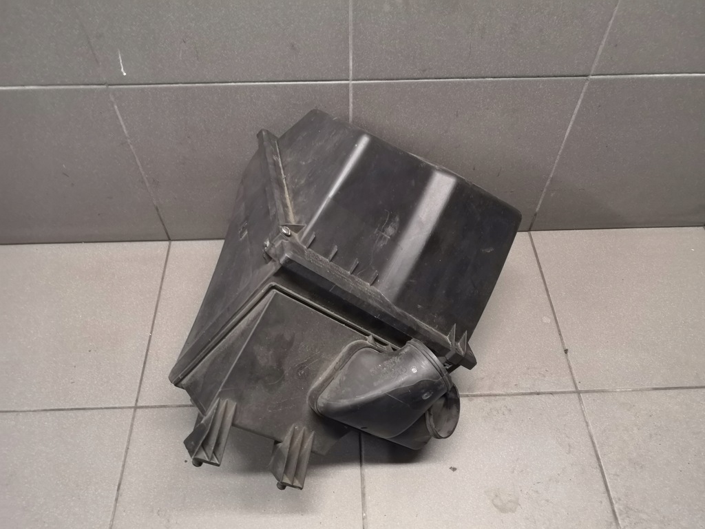 фото №2, Корпус фільтра повітря a8 d2 2.5 tdi 059133837j