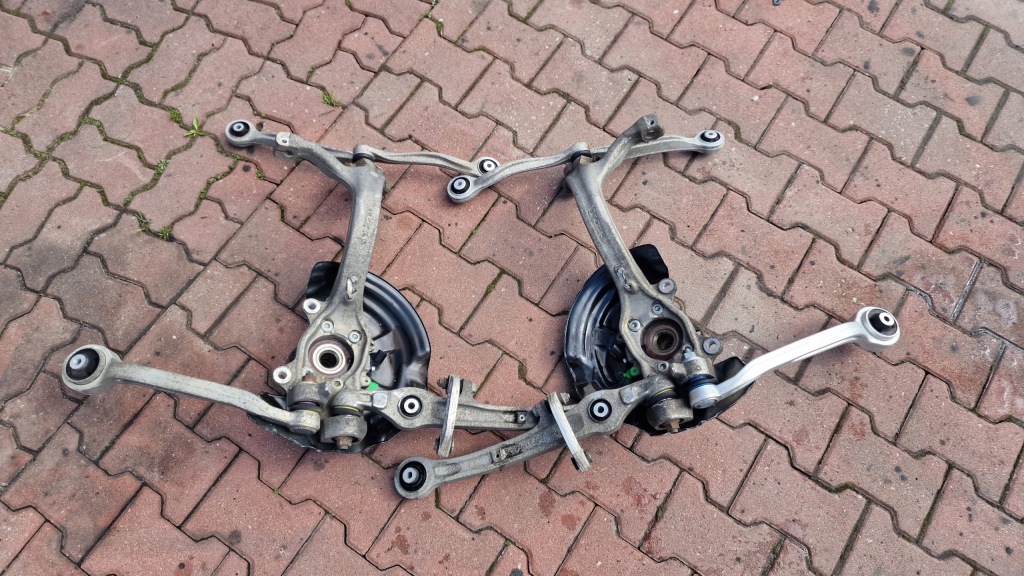 фото №1, Поворотный кулак комплектная левая audi a6 c6 2.0 tdi