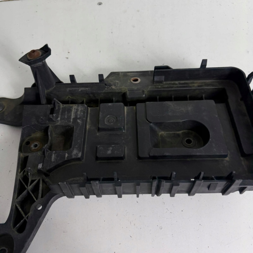 Купить Основание корпус кронштейн аккумулятор audi a3 8p vw golf 5 v оригинальный номер 1k0915333