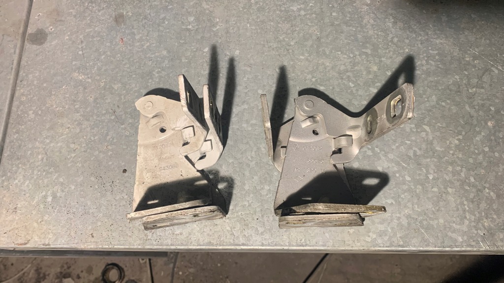 фото №1, Trafic vivaro ii петля капот левый 312082 2011