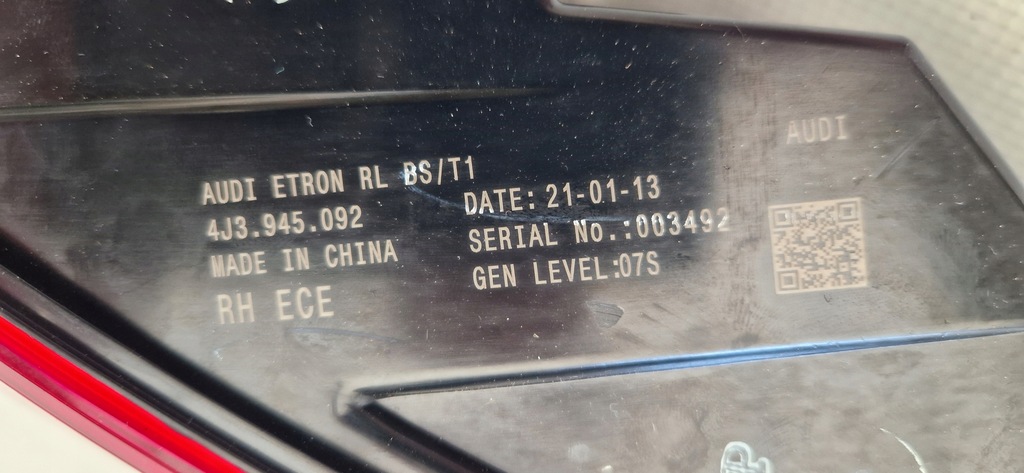 фото №16, Audi e-tron gt 4j лампа задняя левая правая комплект