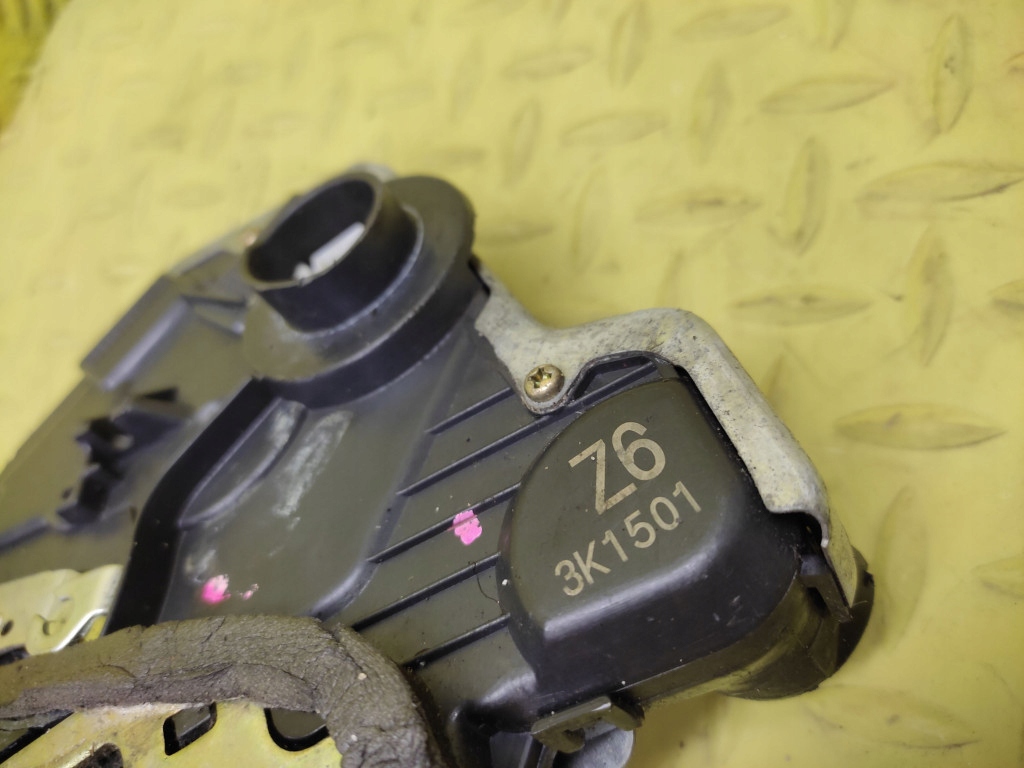 фото №6, Toyota avensis t25 замок двері правий перед