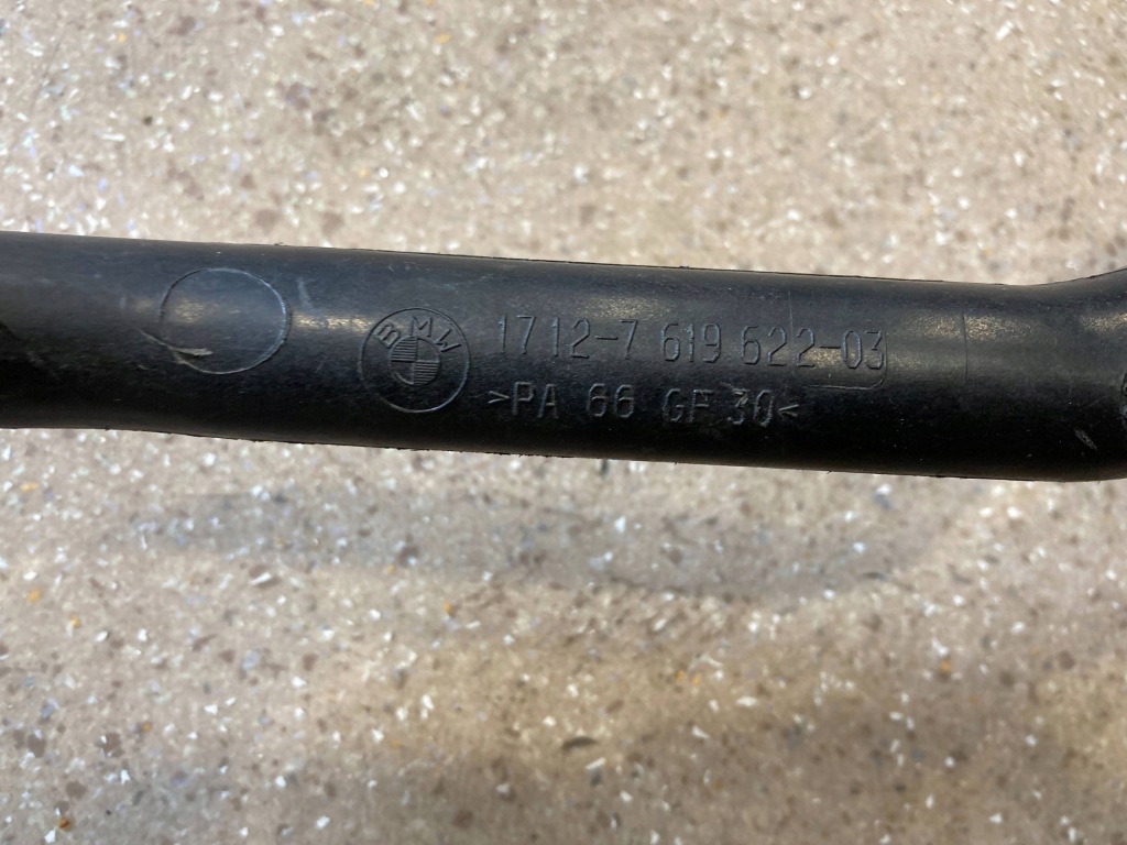 Шланг водяной турбонагнетателя bmw 3 f30 f35 f31 7619622 Доставка