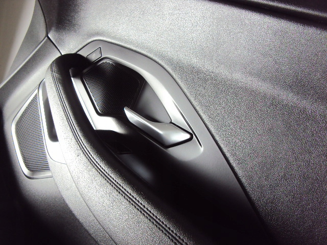 Оббивка двері правий перед jaguar e-pace 2017- Доставка