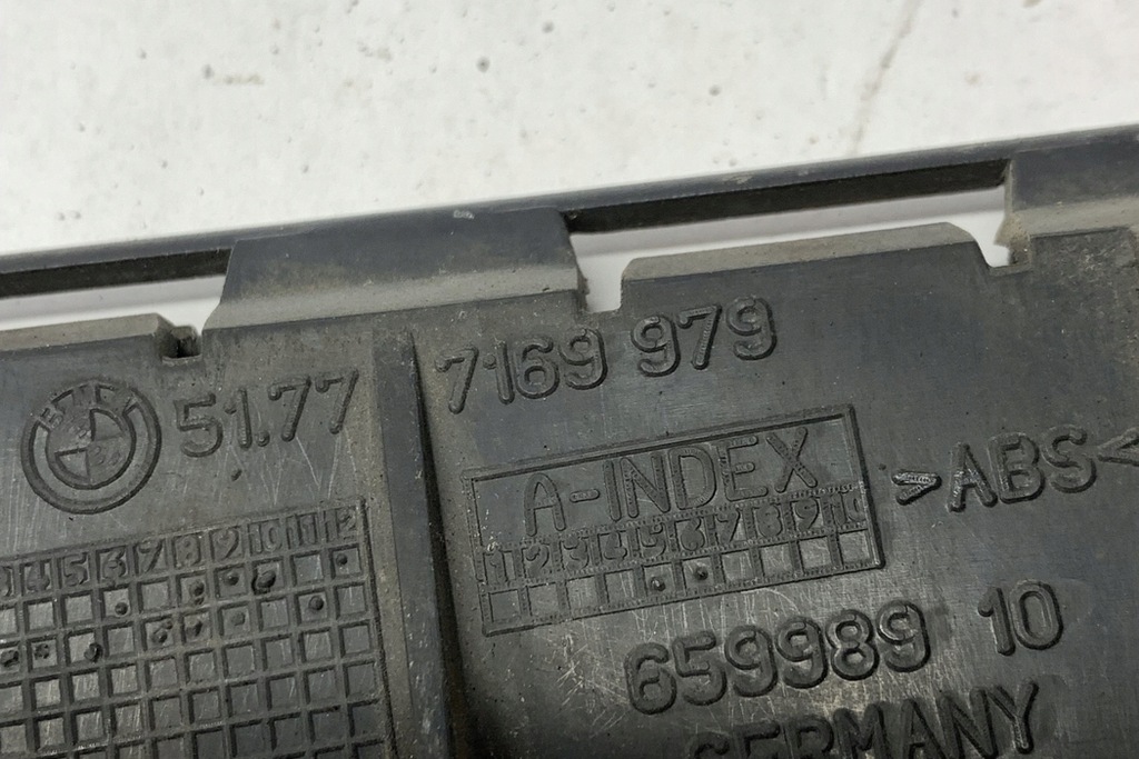 фото №11, Передние правое кронштейн порог bmw 1 cabrio e88 7169979 2.0l дизель 130kw