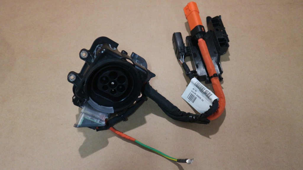 фото №1, Роз'єм заряджання do volvo s60 v60 гібрид t8!!!