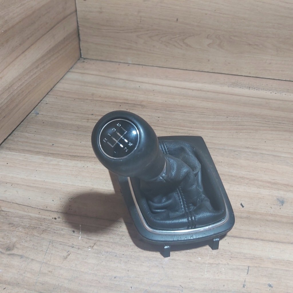 фото №1, Ручка mieszk передач audi a3 8l 8l0864261a
