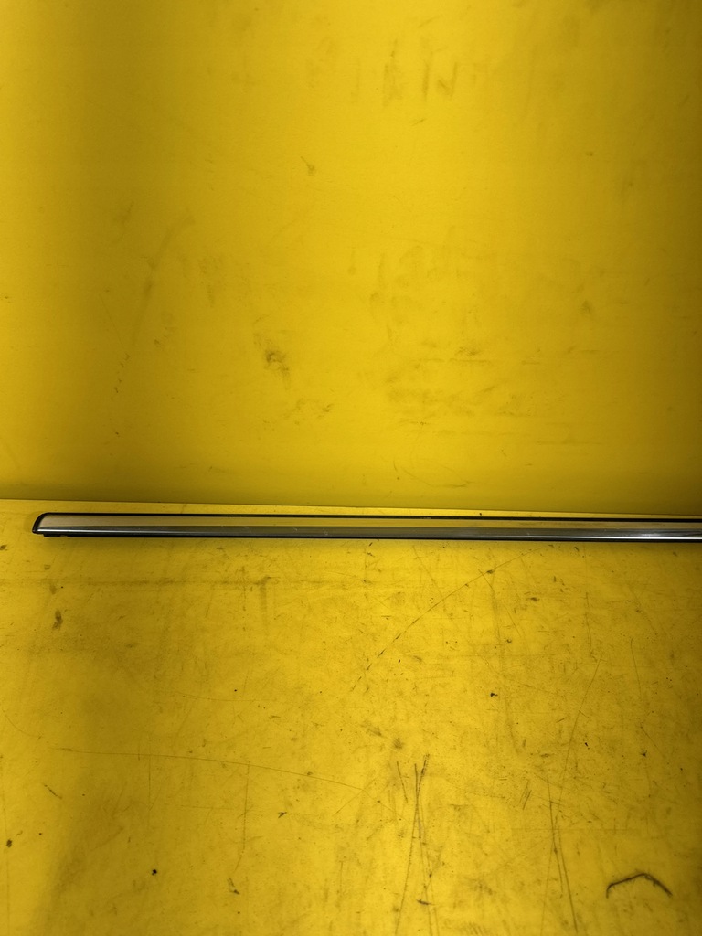 фото №1, Mini cooper r56 - молдинг уплотнитель правый перед