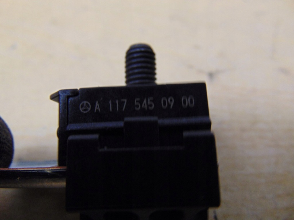 Запобіжник коробка mercedes a1175450900 Недорого