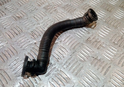 фото №1, Audi a4 b8 a5 q5 8r труба шланг вентиляція картера 03l103493ae