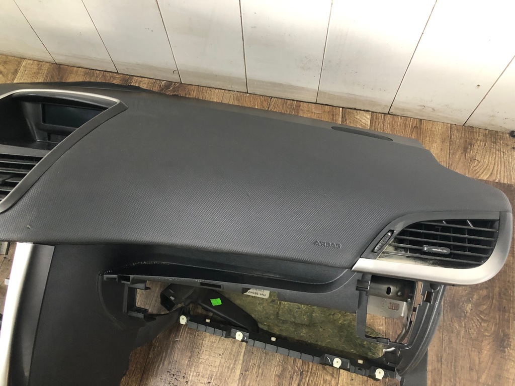 фото №8, Приборная панель консоль peugeot 207 sw