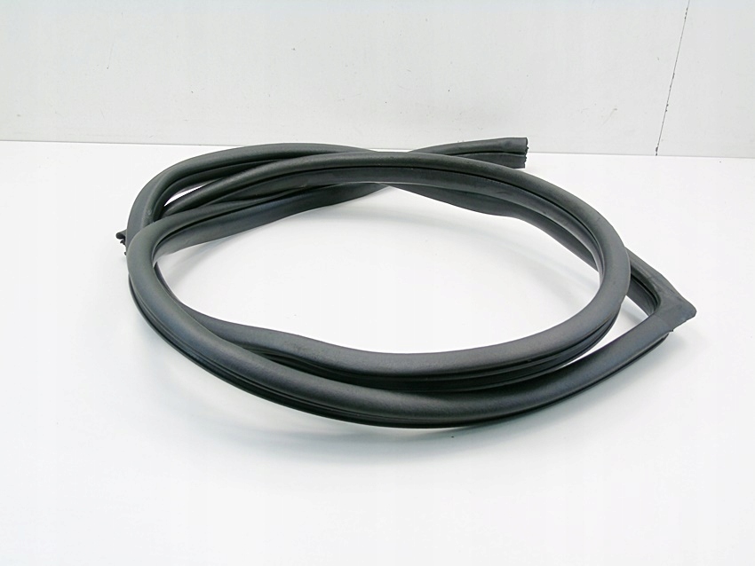 фото №1, Прокладка дверь правый задняя ниша i30 i 1.4 hb 5d 2010