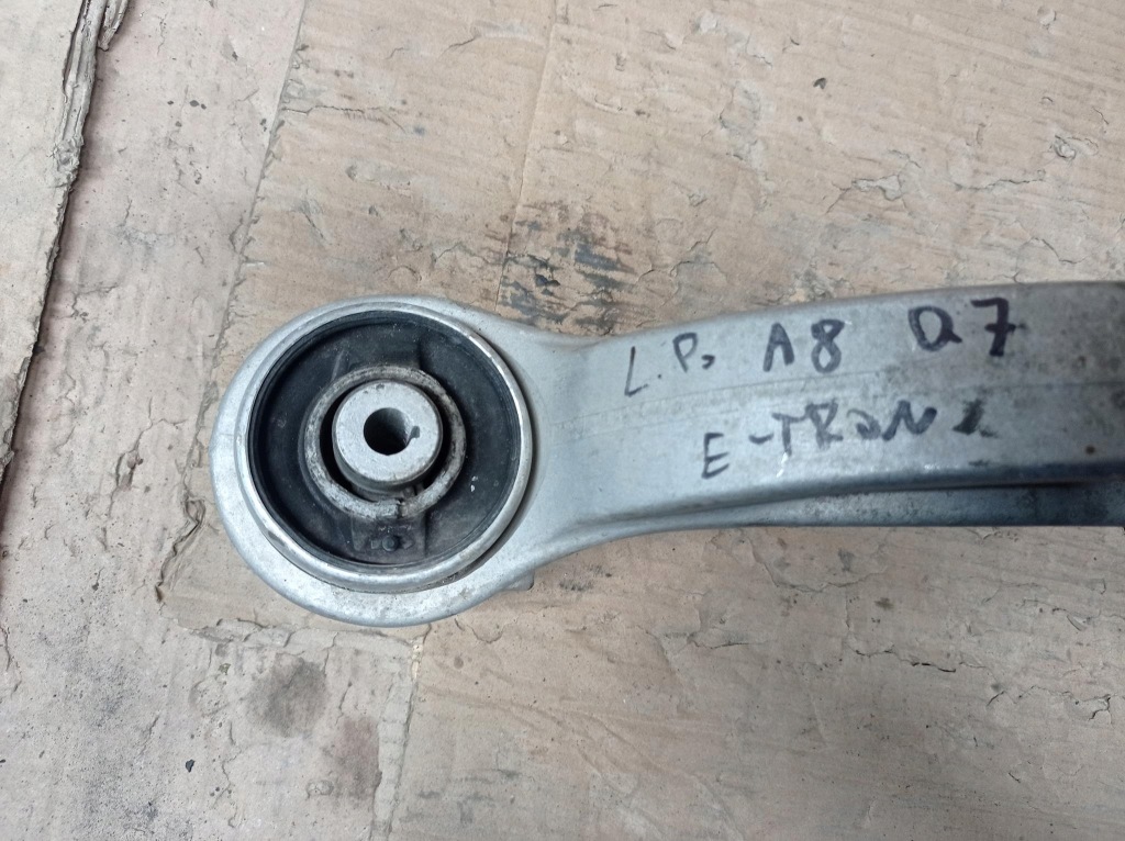 Важіль лівий перед audi a8 q7 etron 4m0407693e в Україні