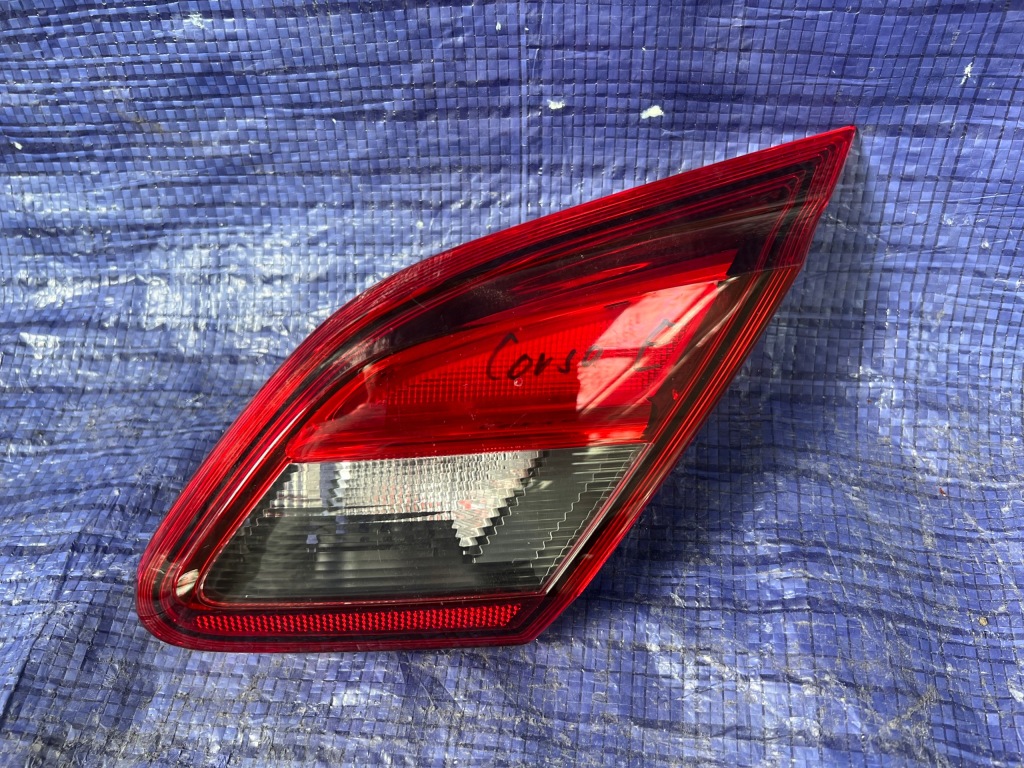 фото №1, Opel corsa e 5d права задня лампа w кришка