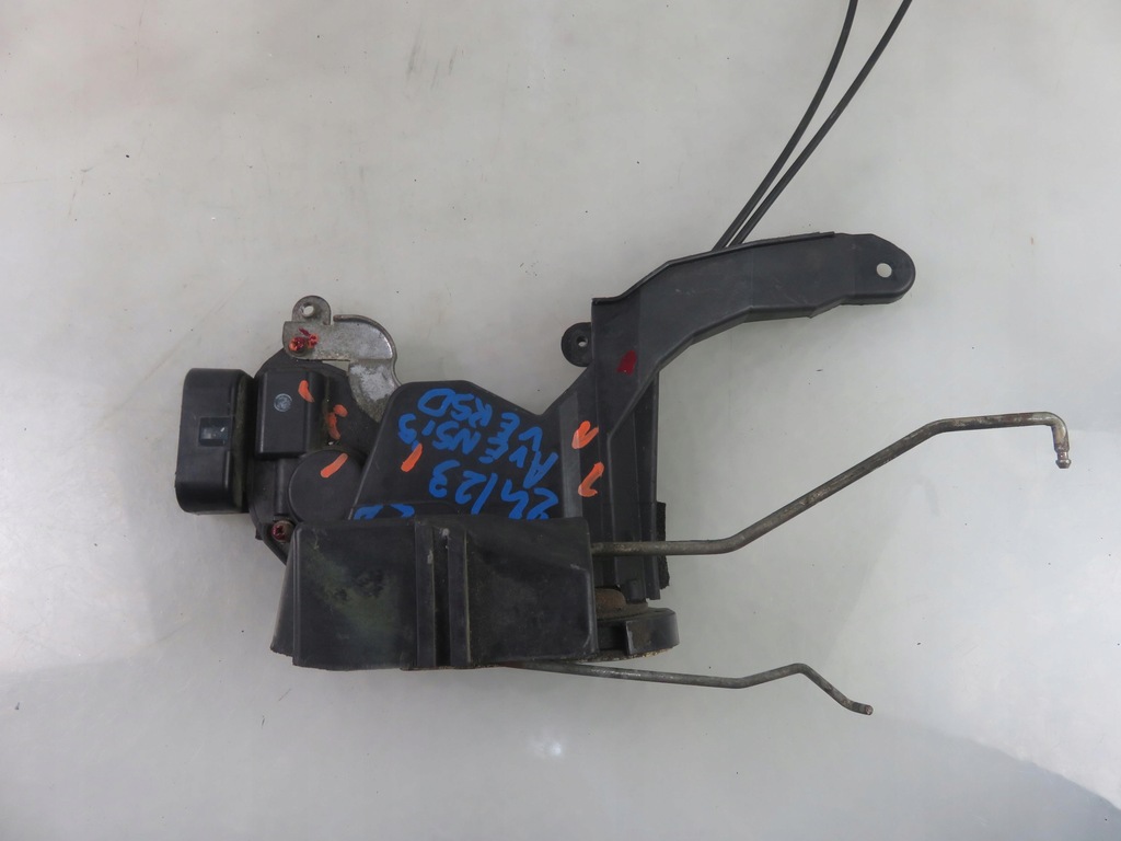 фото №6, Замок левый передний toyota avensis verso m2