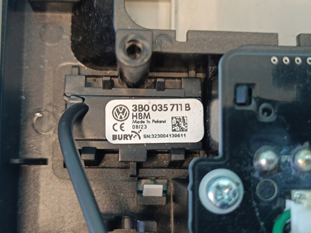 Skoda superb 3 универсал 2.0 tdi 2023r бардачок лампа обшивки потолка 3v0868837e y20 Оригинал