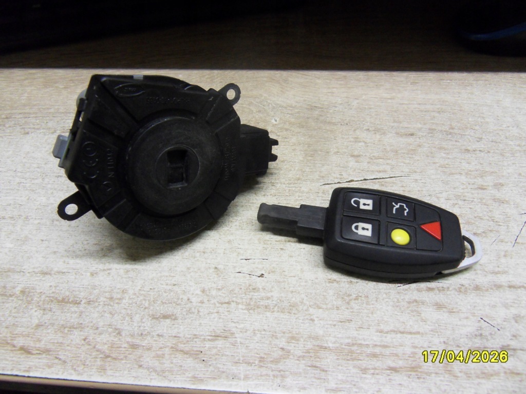 Купити Замок запалювання з ключ volvo c30 30737157