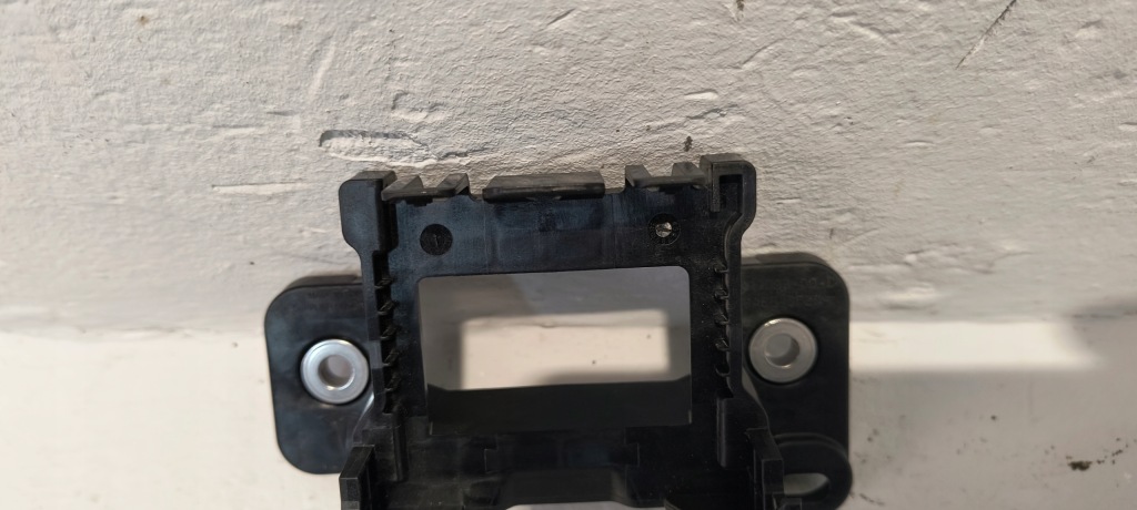 Кронштейн держатель радара правый tesla model x Оригинал