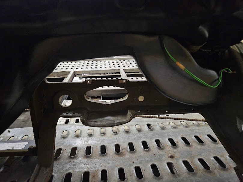 фото №12, Приборная панель приборная консоль приборная панель каркас audi 80