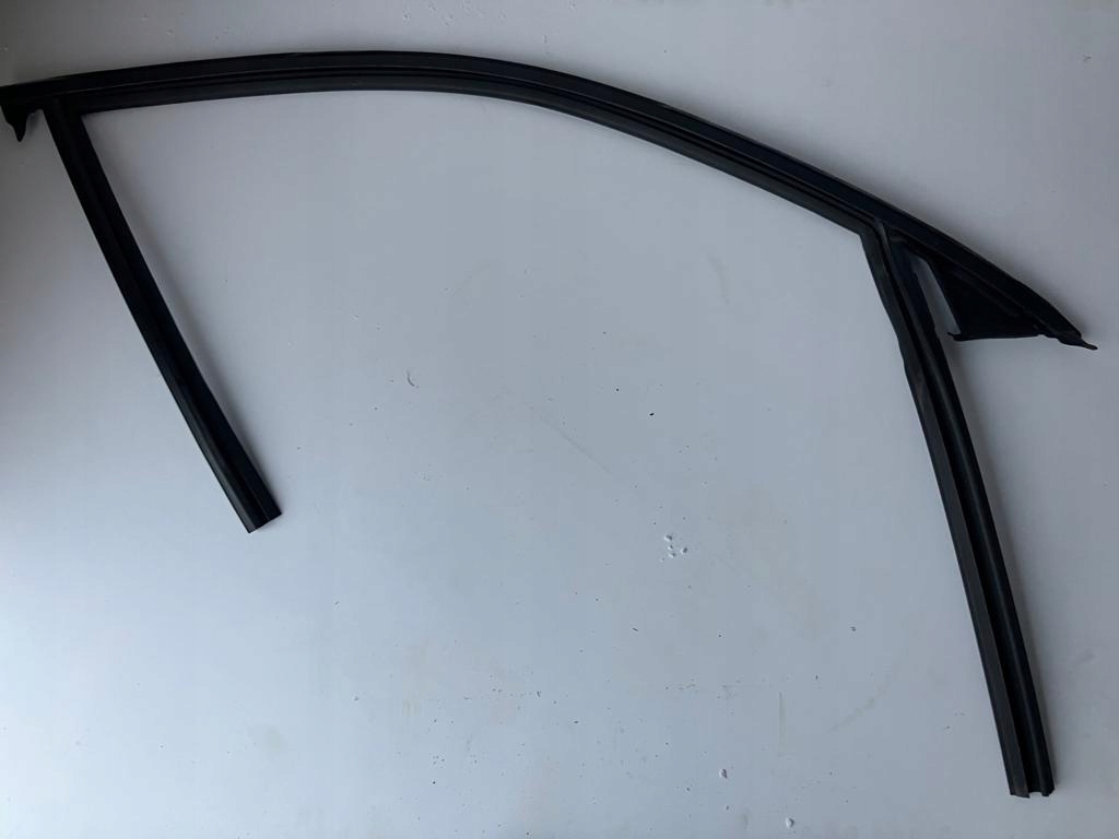 фото №1, Прокладка рамка скло двері правий перед volvo xc40