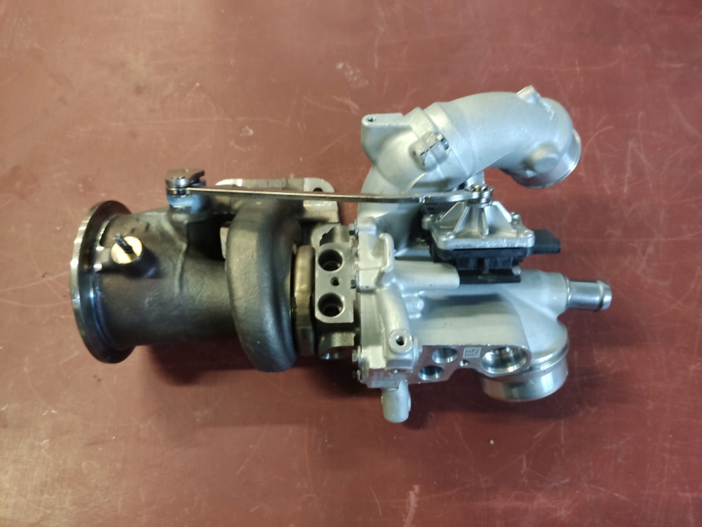 фото №1, Турбонагнетатель mercedes a2540900700 prawie nowa