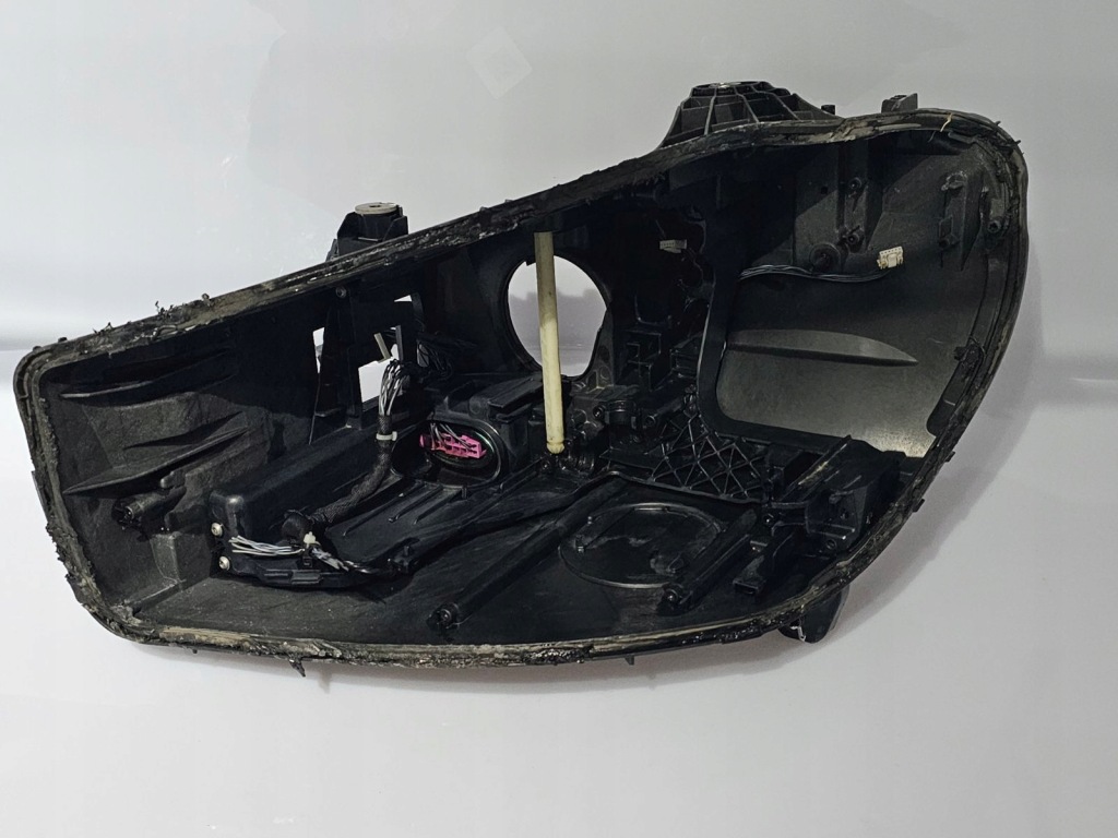 фото №1, Оригинальная корпус фара mercedes c klasa w206 led high performance al
