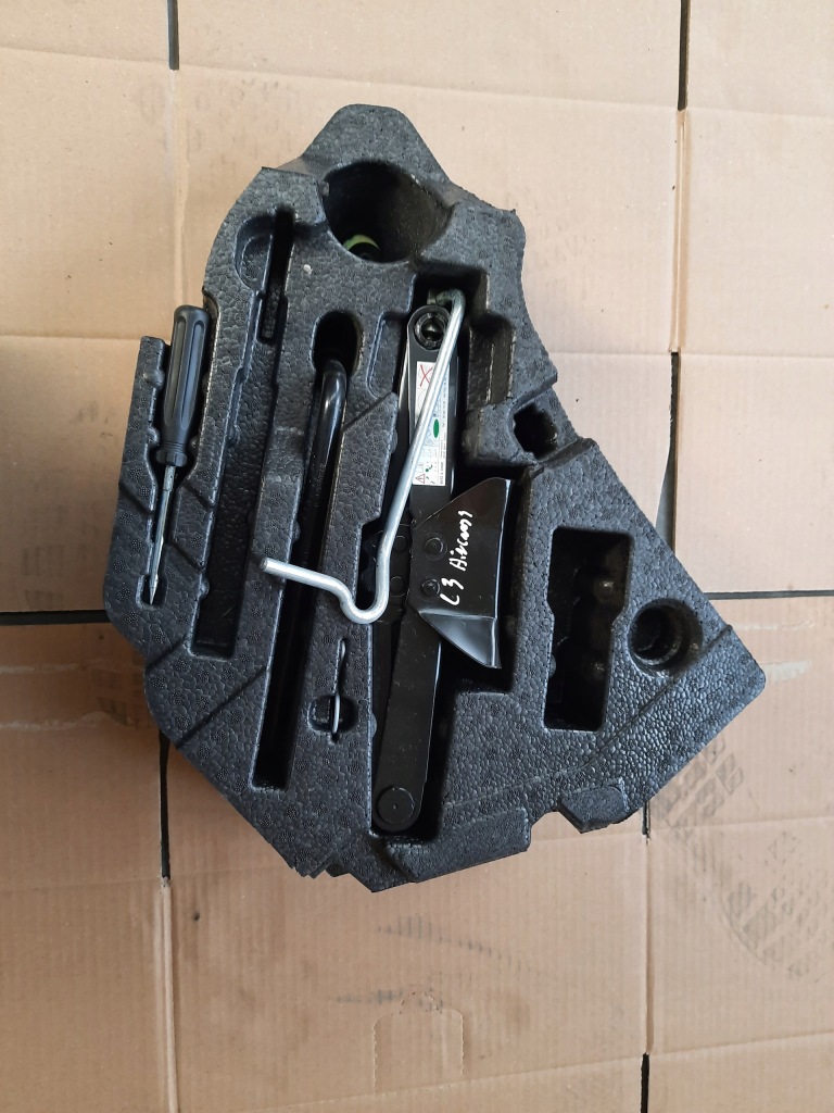 фото №1, Citroen c3 aircross вкладыш колеса запасного домкрат 39138951