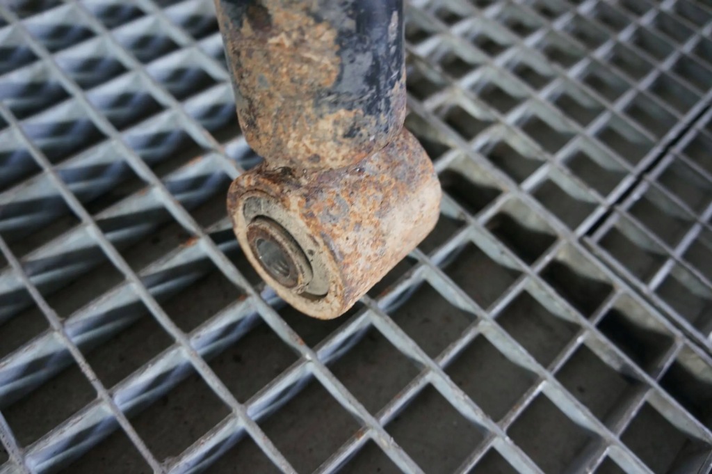 фото №3, Амортизатор правый перед land rover discovery iv