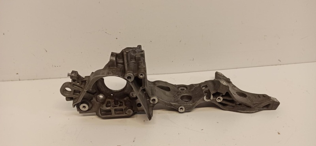 Купить Seat ateca кронштейн генератора 2.0 tdi 04l903143d