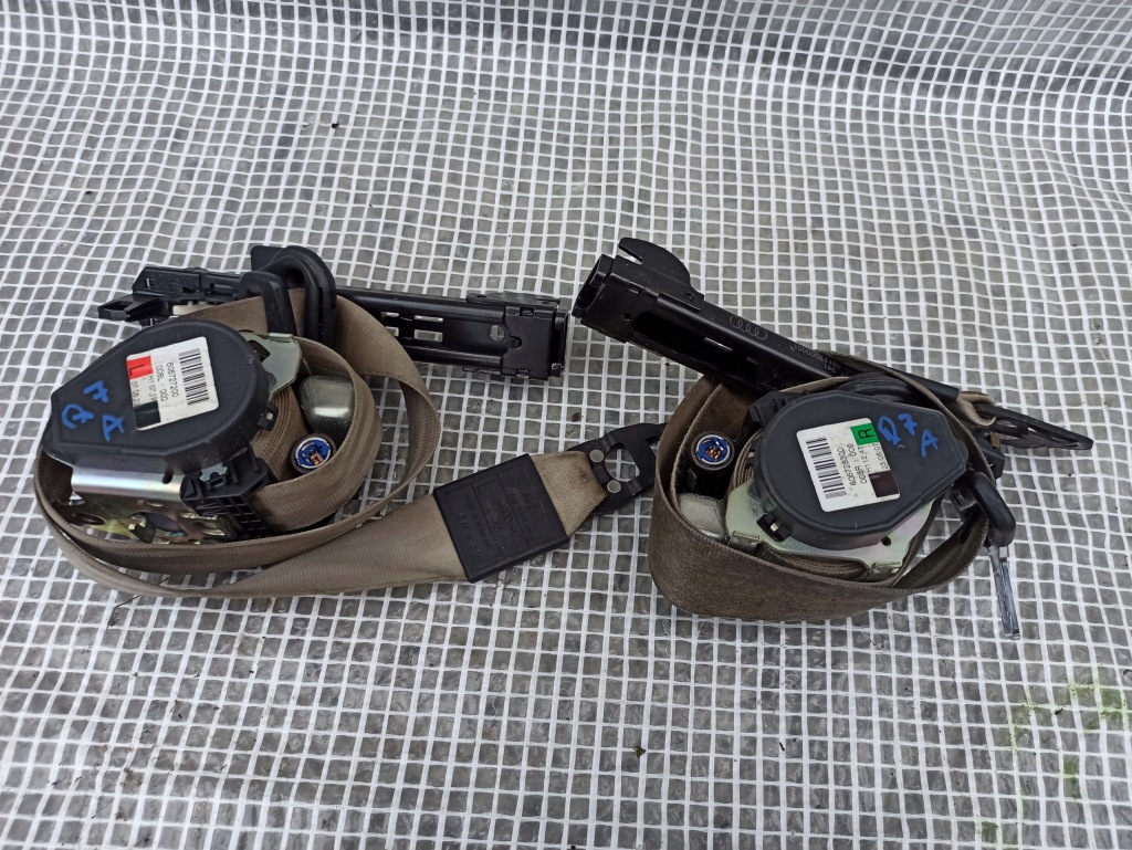 Купить Audi q7 4l0 ремни перед передние левое  правый  комплект