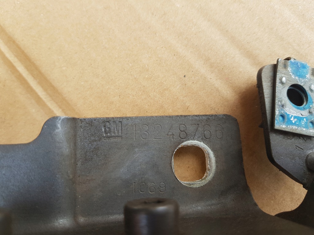 Комплект петли капот перед opel insignia a 08-17 / z177 12841601 12841600 с Разборки