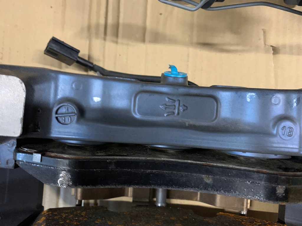 фото №10, Супорти гальмівні гальмівні колодки maserati trofeo