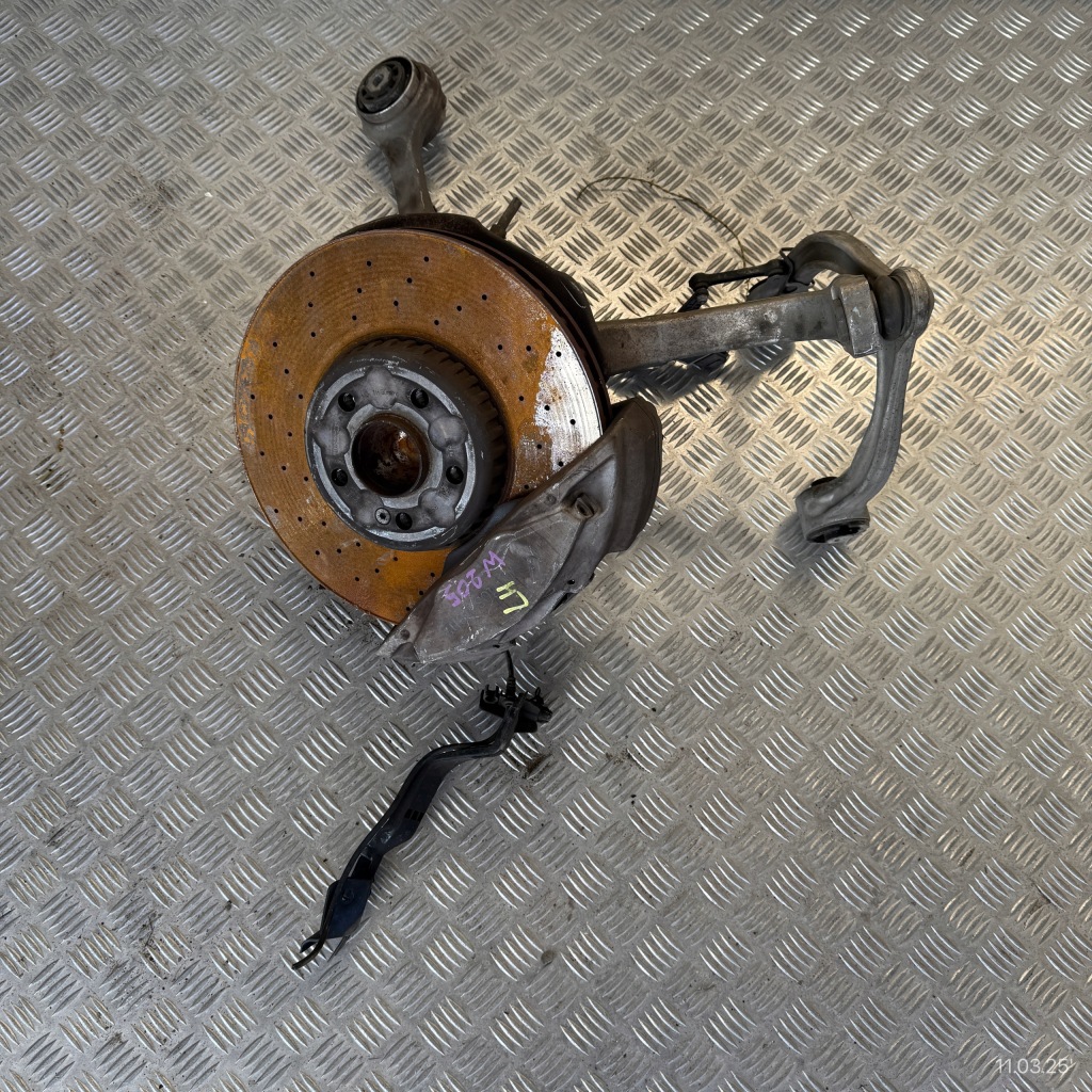 Купить Поворотный кулак передняя левая mercedes w205 c-klasa