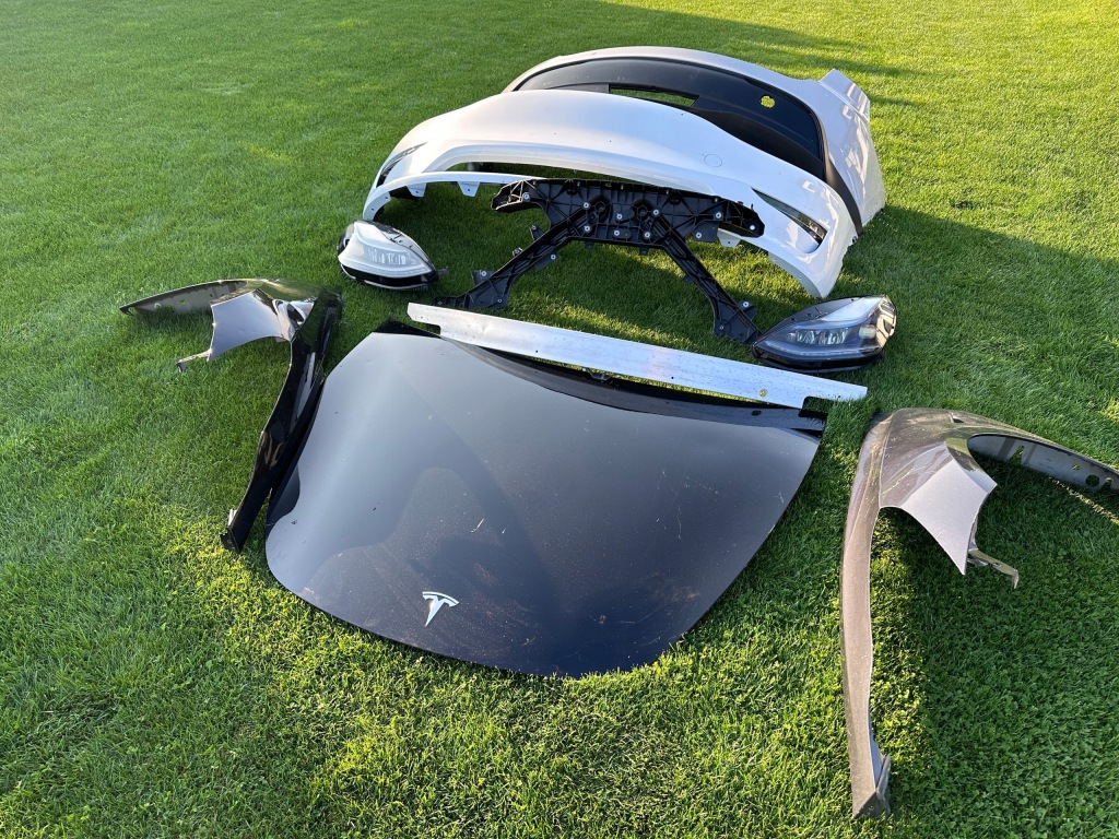 Купити Tesla 3 рестайлінг  y 21- фара передня правий full led