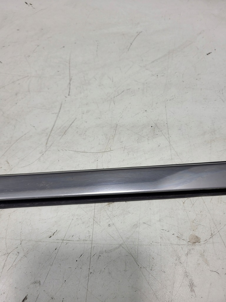 Молдинг уплотнитель стекло дверь левый задний citroen c4 picasso 2 9677094780 с Разборки