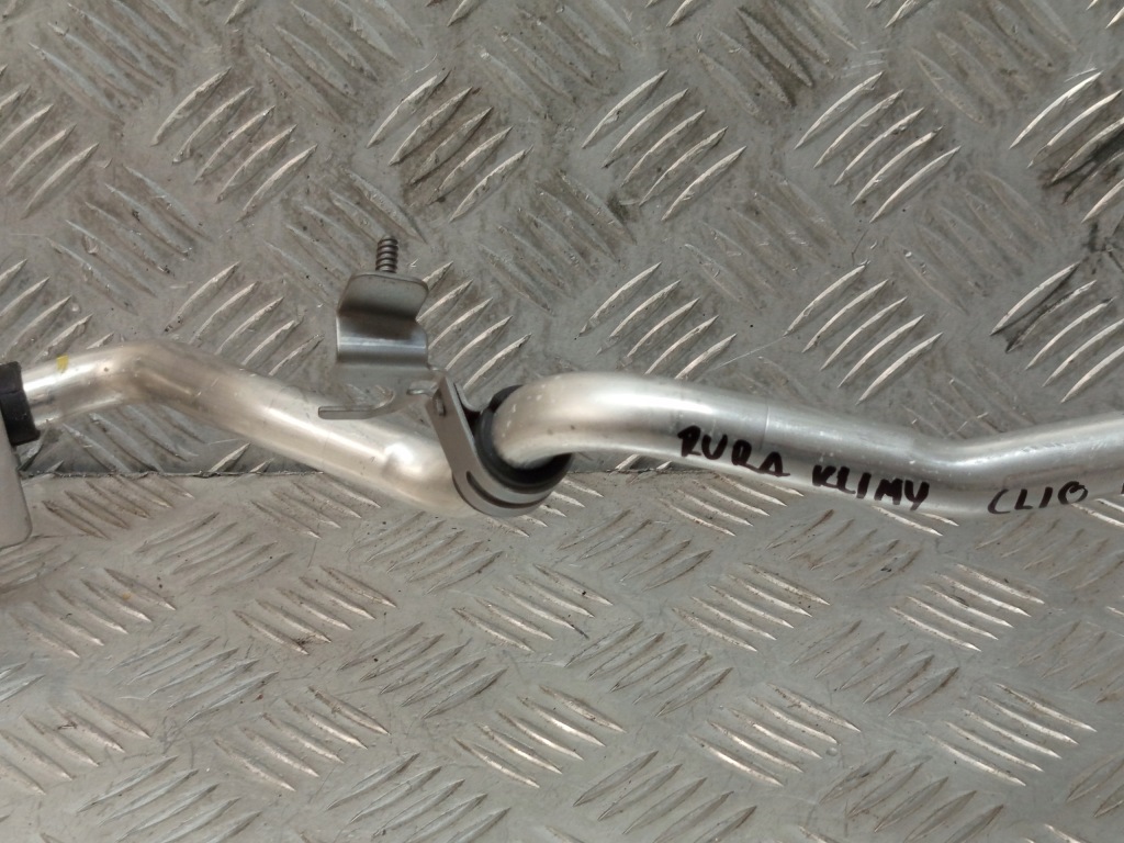 Renault clio v труба пабтрубок  шланг кондиционера 924808928r Оригинал