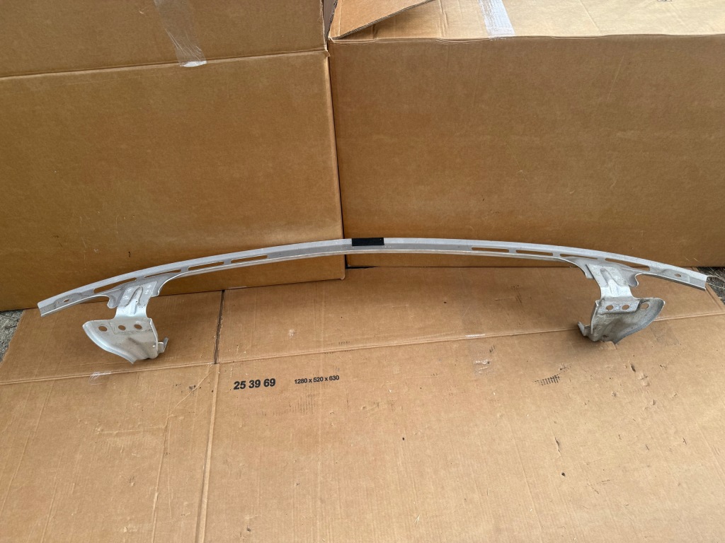 Tesla model y 19r.- балка підсилювач бампера перед передній 150547900a Зі Шроту